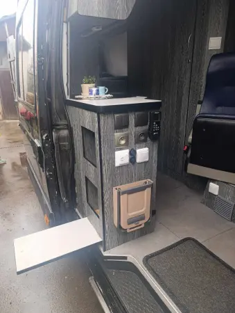 Iveco Daily 2.3 z automatyczną skrzynią biegów. Nadbudowa - fotografie 7