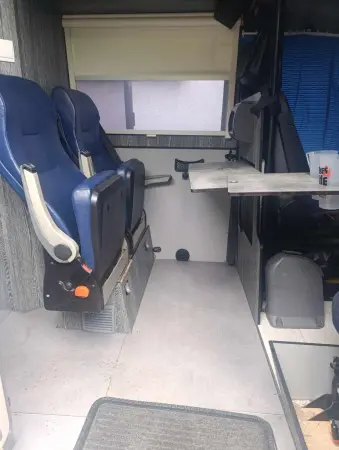 Iveco Daily 2.3 z automatyczną skrzynią biegów. Nadbudowa - fotografie 9