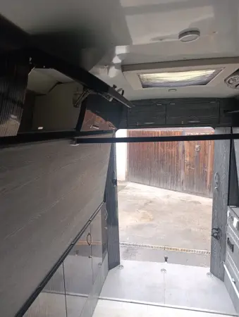 Iveco Daily 2.3 z automatyczną skrzynią biegów. Nadbudowa - fotografie 14
