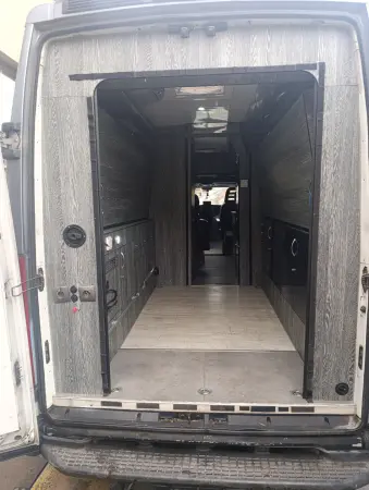 Iveco Daily 2.3 z automatyczną skrzynią biegów. Nadbudowa - fotografie 17