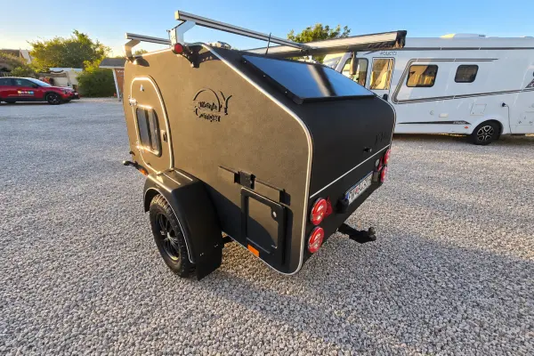 LifeStyle Camper X-Line Premium (2021) – 750 kg | OFF-ROAD | Markiza | Panel Solarny - fotografie 4
