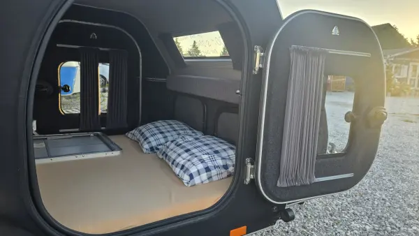 LifeStyle Camper X-Line Premium (2021) – 750 kg | OFF-ROAD | Markiza | Panel Solarny - fotografie 7