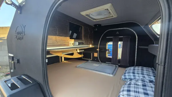 LifeStyle Camper X-Line Premium (2021) – 750 kg | OFF-ROAD | Markiza | Panel Solarny - fotografie 9