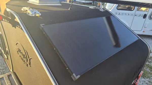 LifeStyle Camper X-Line Premium (2021) – 750 kg | OFF-ROAD | Markiza | Panel Solarny - fotografie 20