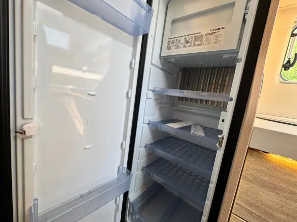 Eura Mobil PT 695 EB - fotografie 10
