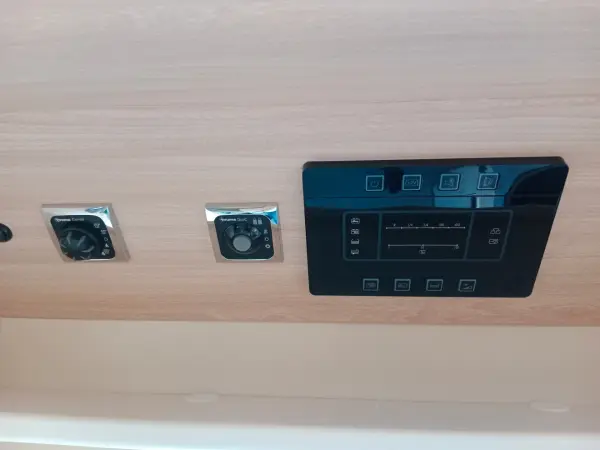 Eura Mobil Active One 570HS - fotografie 9