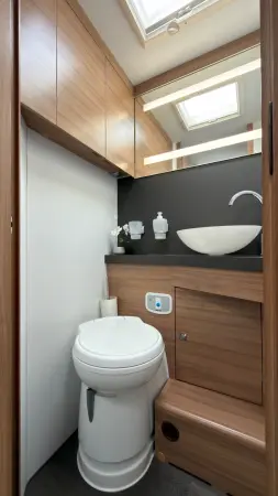 Adria Coral XL Axess 670 SL - fotografie 12