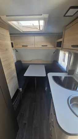 Weinsberg CaraOne 400 LK (łóżko trzypoziomowe) - fotografie 12
