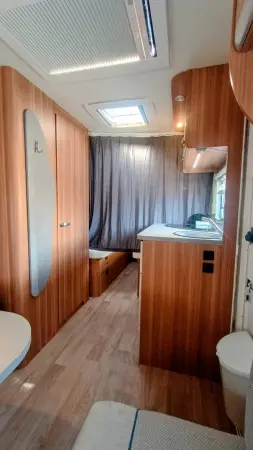 Weinsberg CaraOne W51 – mover, przedsionek, łóżka pojedyncze - fotografie 9